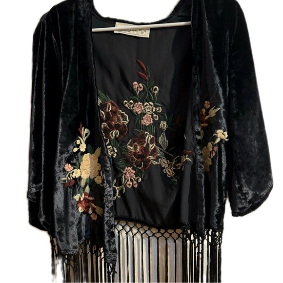 Stevie nicks style black velvet kimono jacket with floral embroidery and fringe - Picture 4 of 5